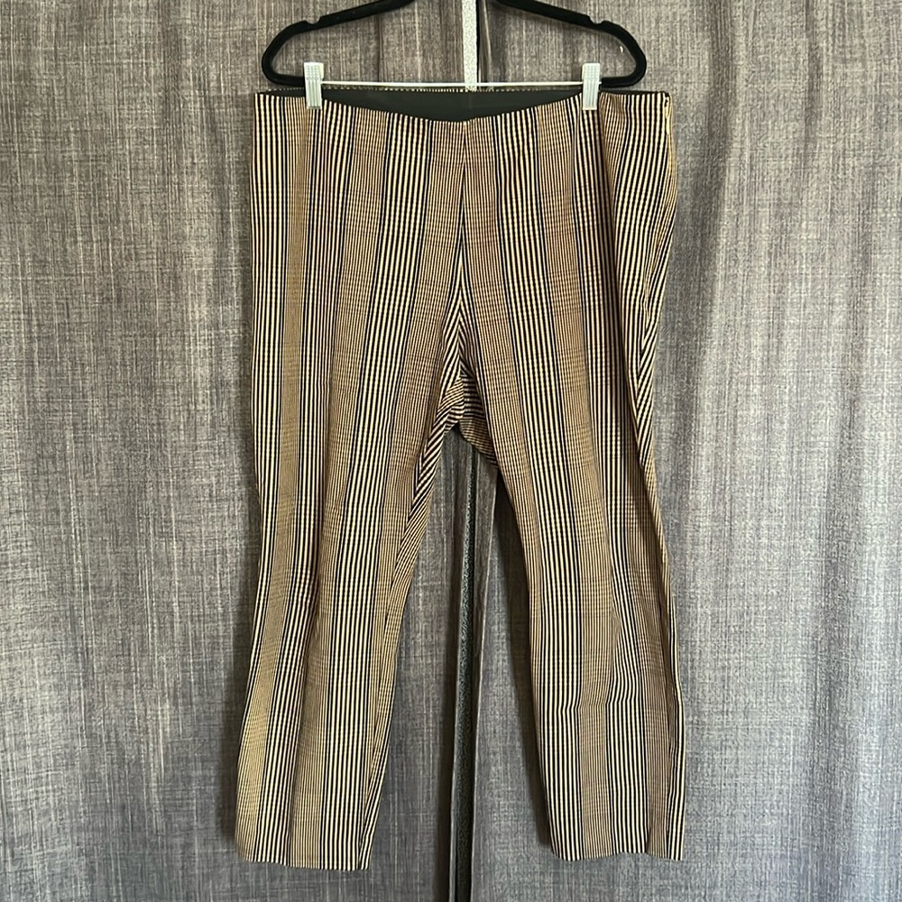 A new day plaid skinny cropped pants size 16 tan and black